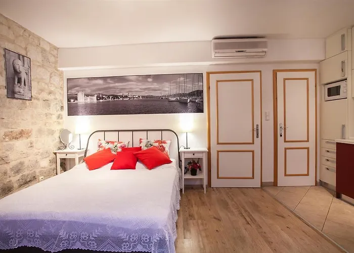 Apartment & Room Ursa