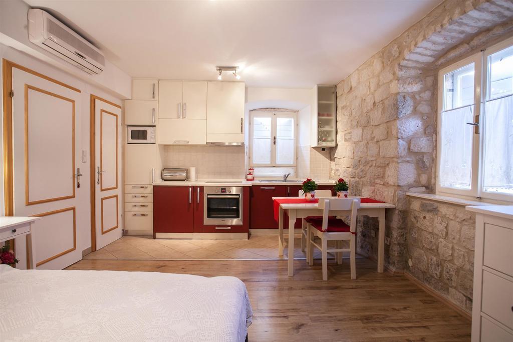 Apartment Apartment & Room Ursa