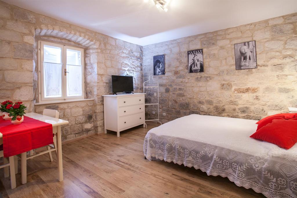 Apartment & Room Ursa Trogir