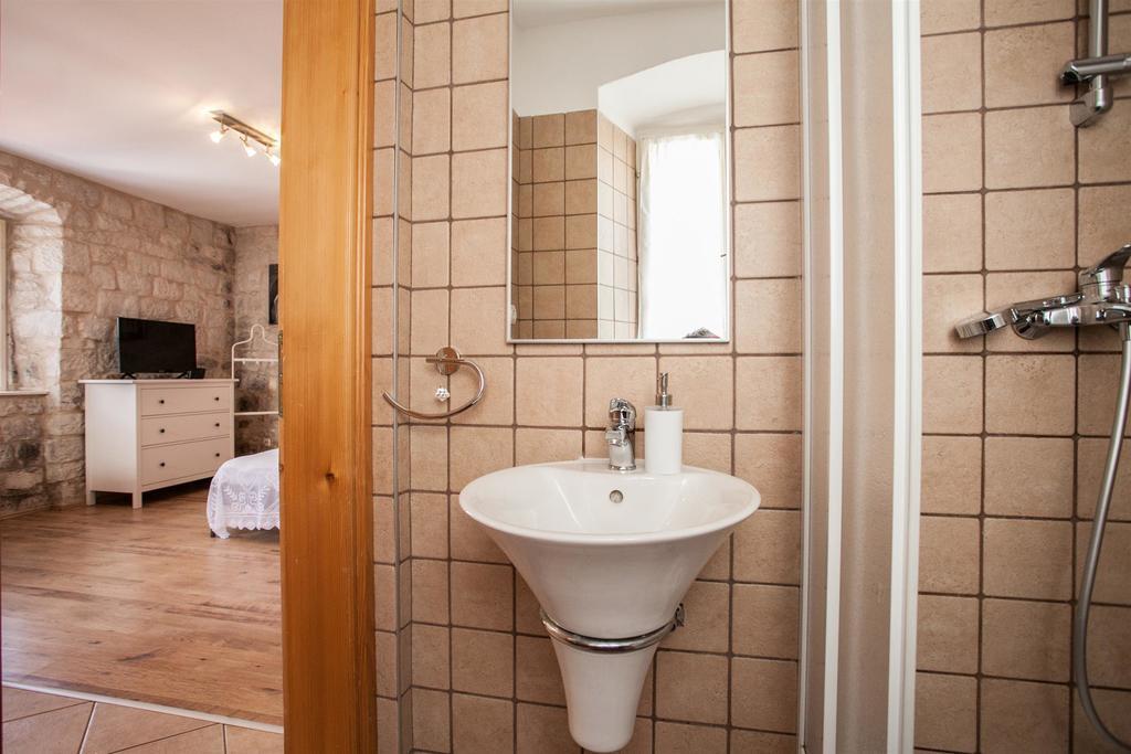 Apartment & Room Ursa * Trogir
